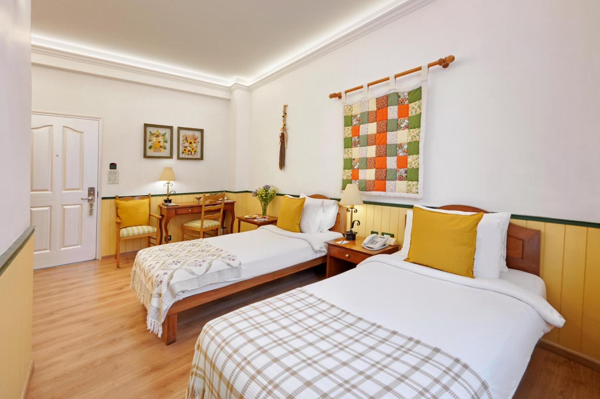 The Gordon House Hotel, Colaba Mumbai Ngoại thất bức ảnh